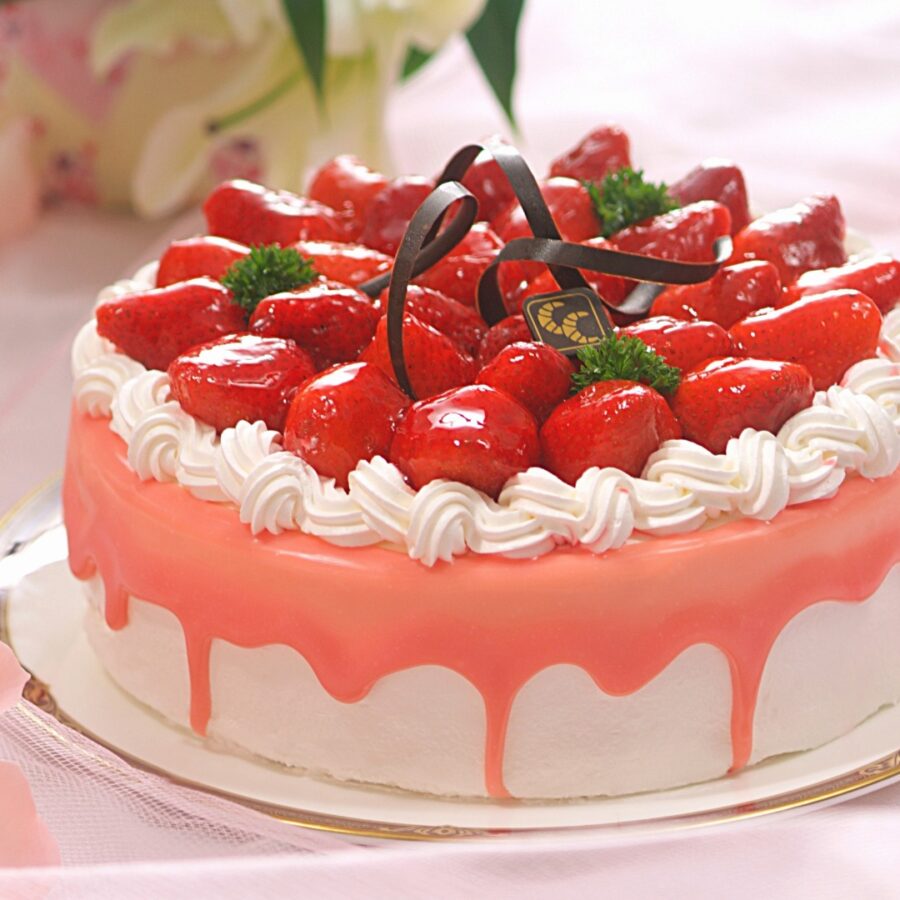 Sweet and Fresh: Why Strawberry Cake Is the Perfect Treat for Every Season