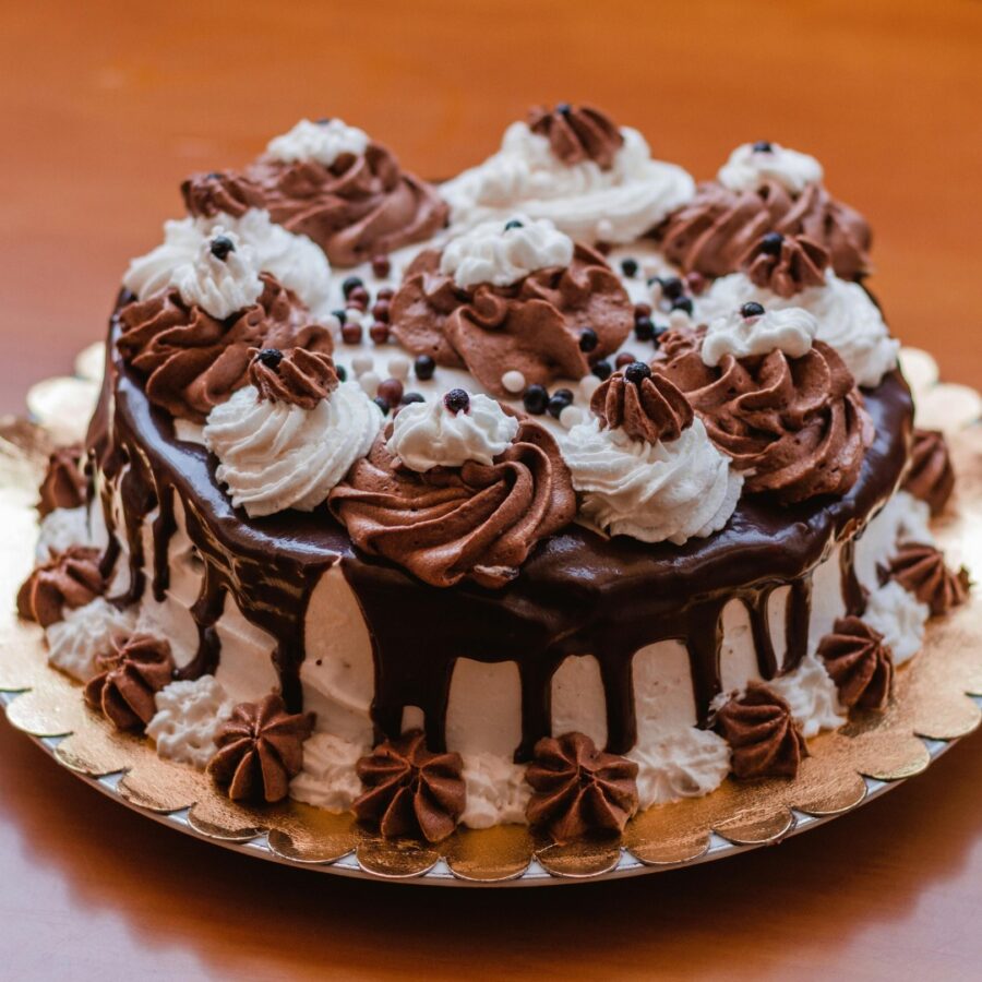 The Ultimate Guide to the Perfect Chocolate Cake: Tips and Tricks from Our Bakery